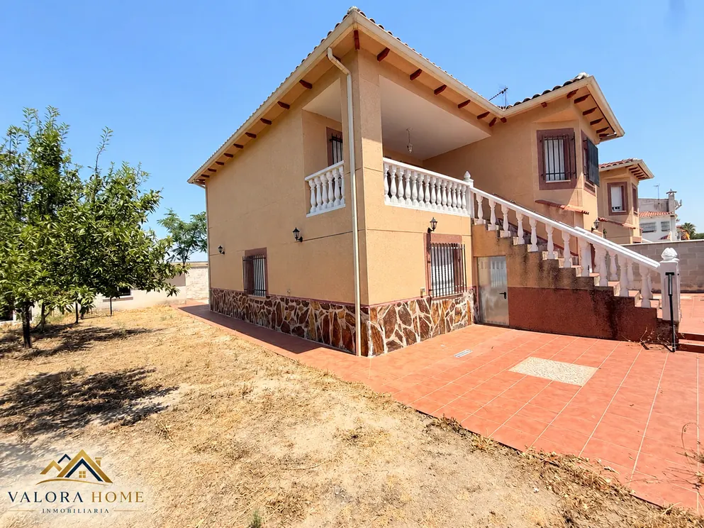Chalet independiente en Calle Ciudad Real, Santa Olalla